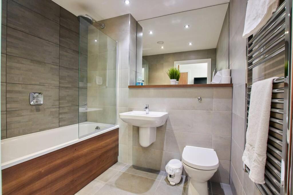 Stunning Apartment - Private Parking - Stadium Views Manchester Exterior foto